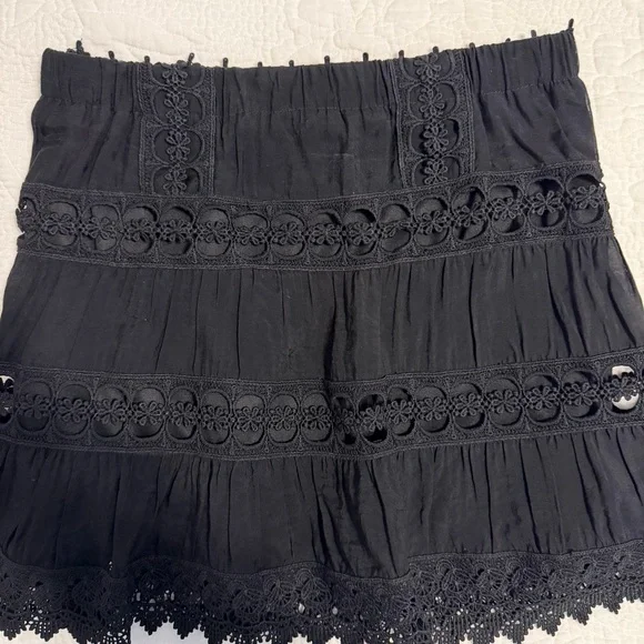 Black Lace-Trim Mini Skirt - Women - Picture 2 of 5